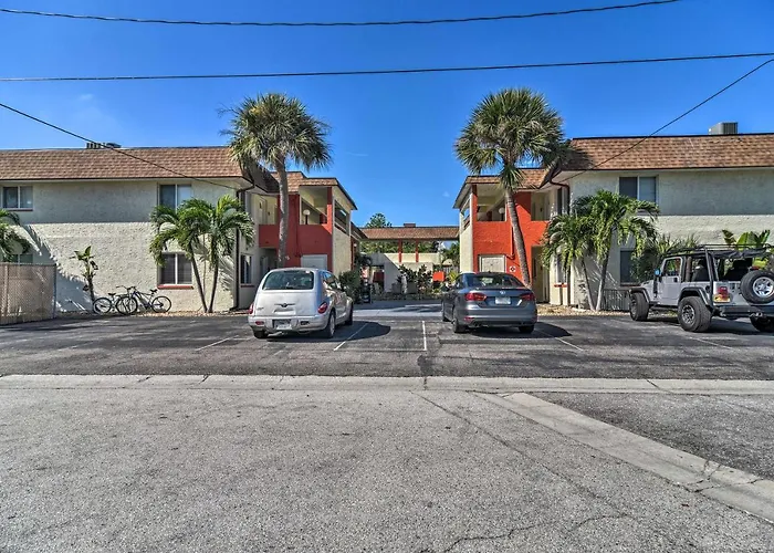 Sunny Indian Rocks Steps To Gulf! Apartment *