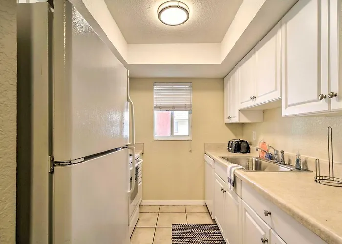 Sunny Indian Rocks Steps To Gulf! Apartment Clearwater Beach